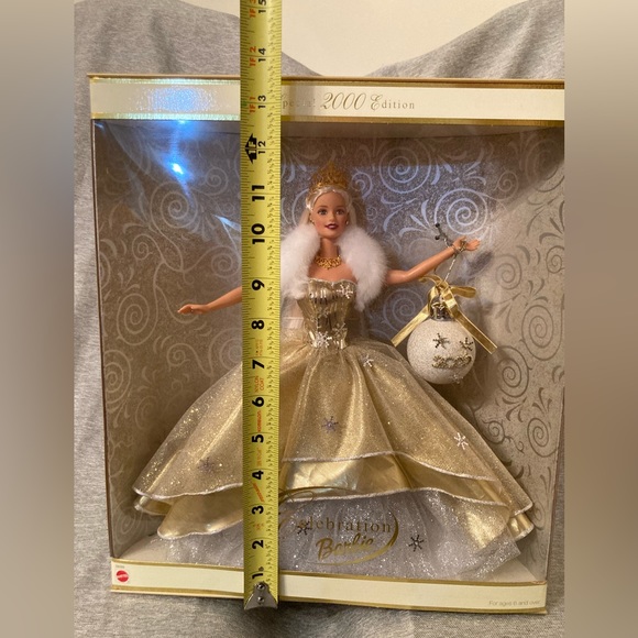 2000 Special Edition Holiday Celebration Barbie Gold Dress Fashion Doll - Picture 14 of 16